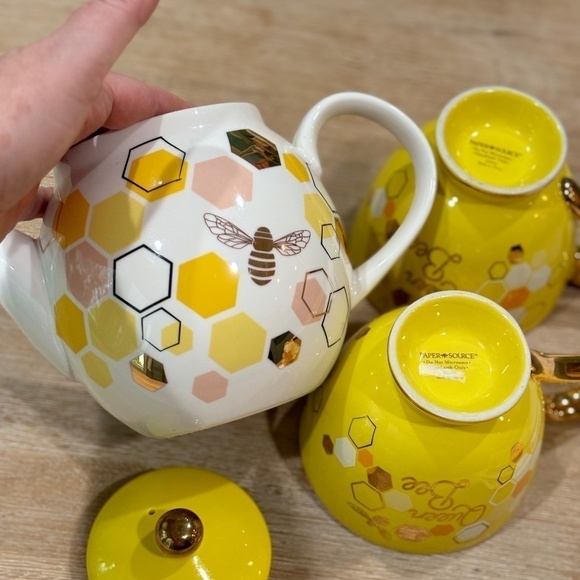 NWOT Paper Source Hello Honey Queen Bee Tea Set Bundle Collection, Set of 5 - Picture 13 of 16